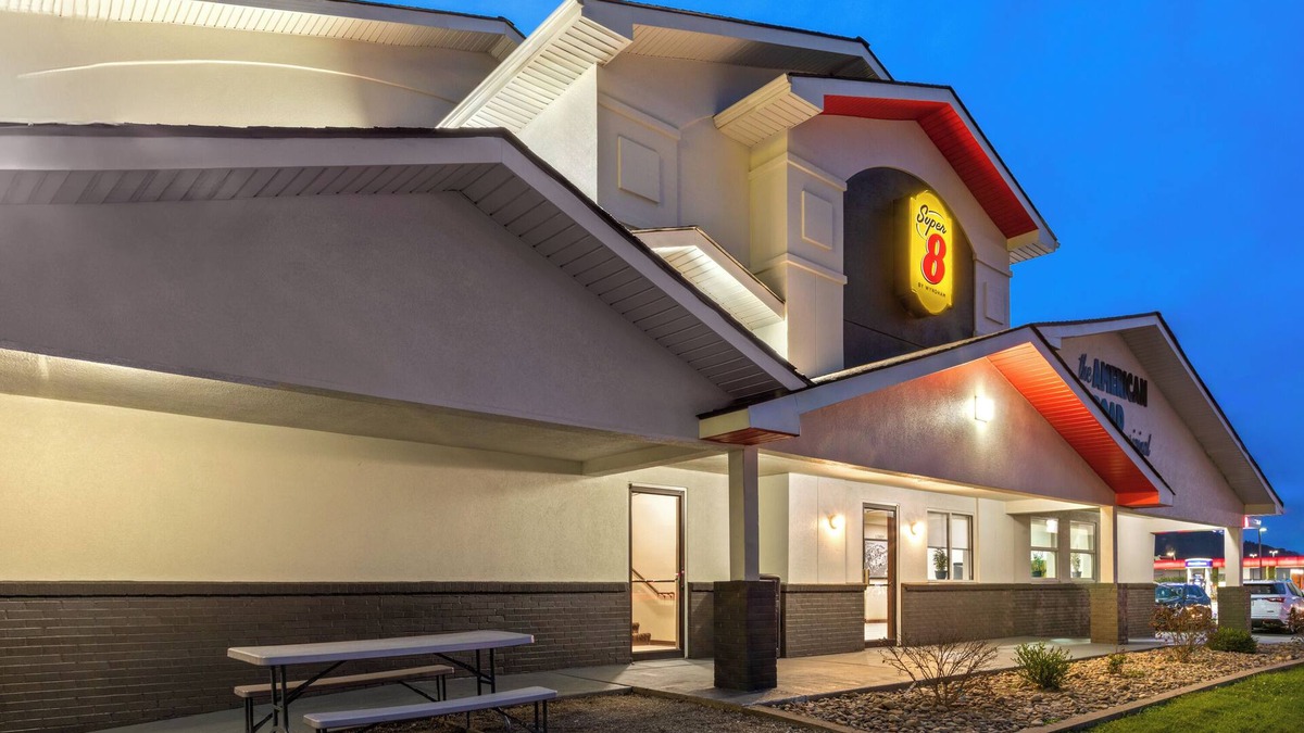 Summersville Hotel | Super 8 by Wyndham Summersville/New River National Park