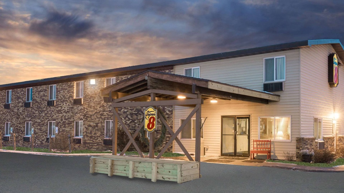 Superior Hotel | Super 8 by Wyndham Superior WI