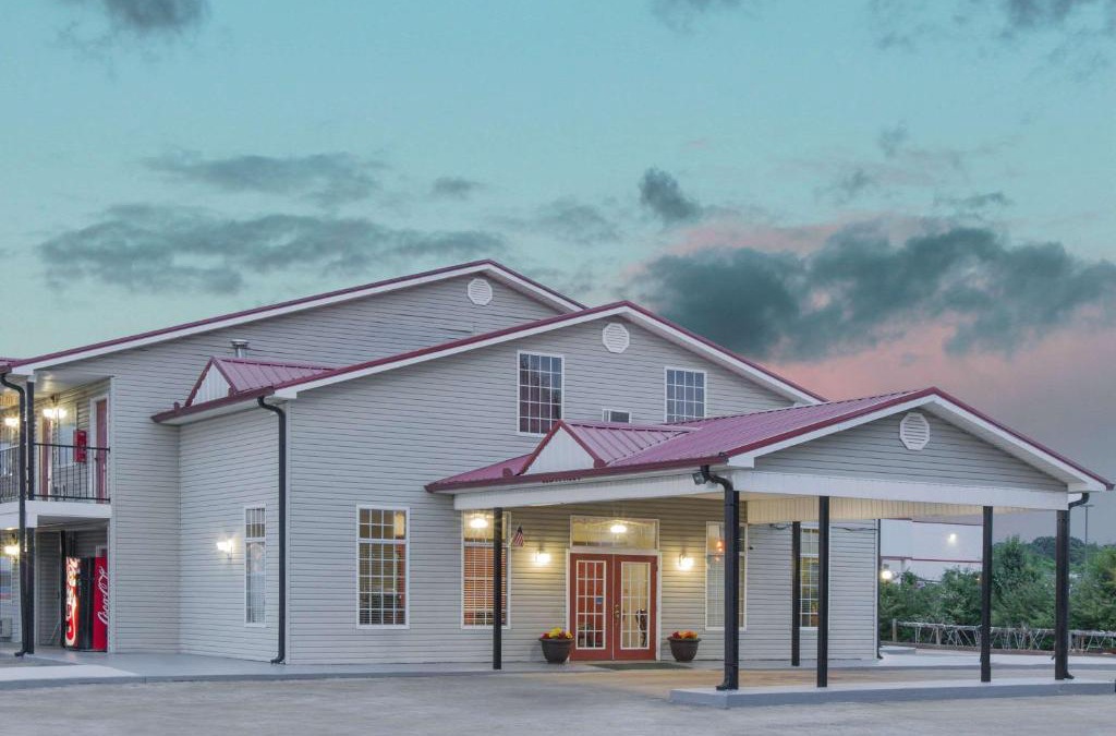 Talladega Hotel | Super 8 by Wyndham Talladega AL