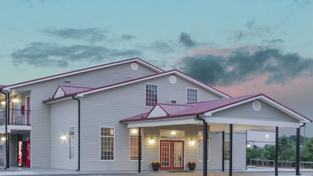 Talladega Hotel | Super 8 by Wyndham Talladega AL