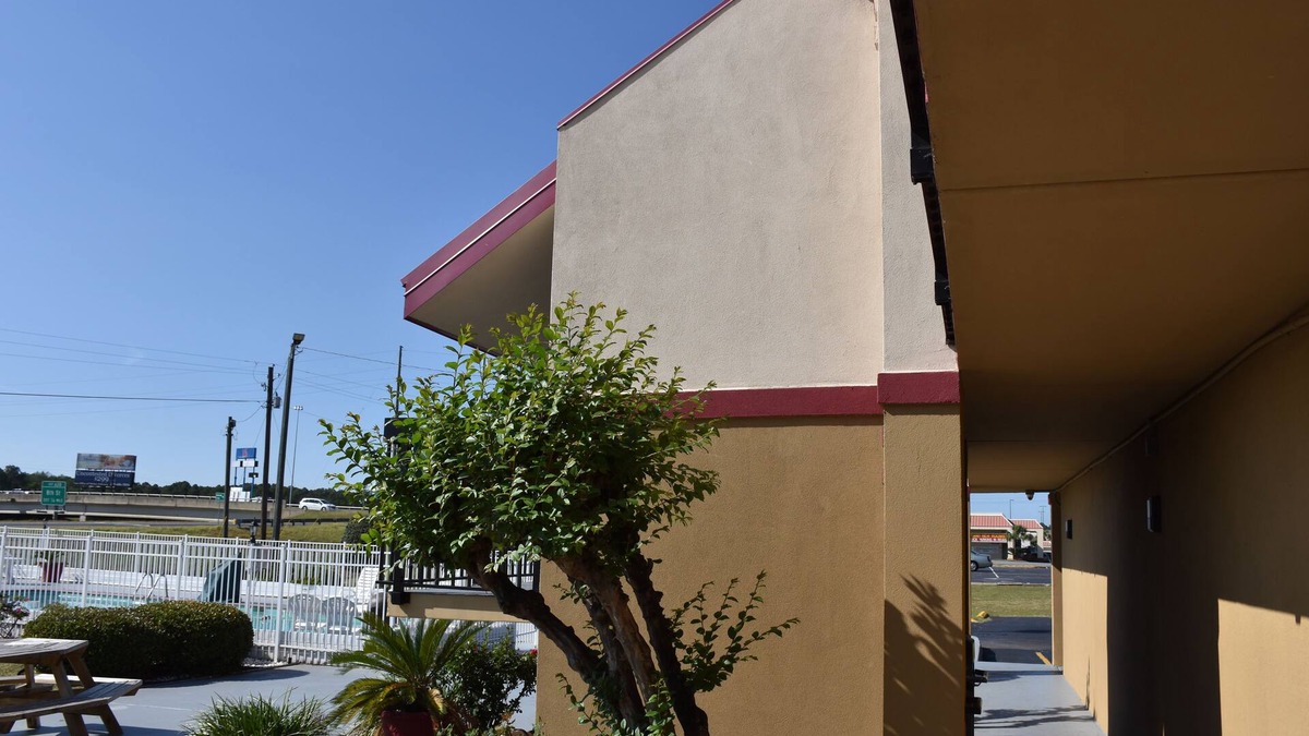 Tifton Hotel | Super 8 by Wyndham Tifton