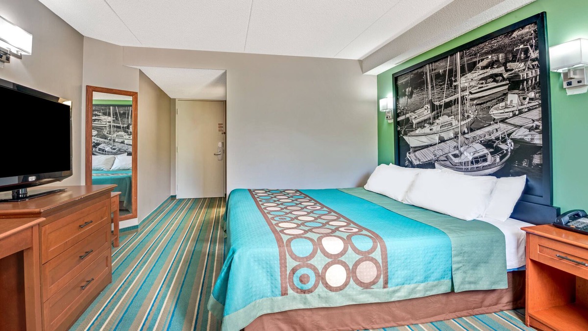 Scarborough Hotel | Super 8 by Wyndham Toronto East ON