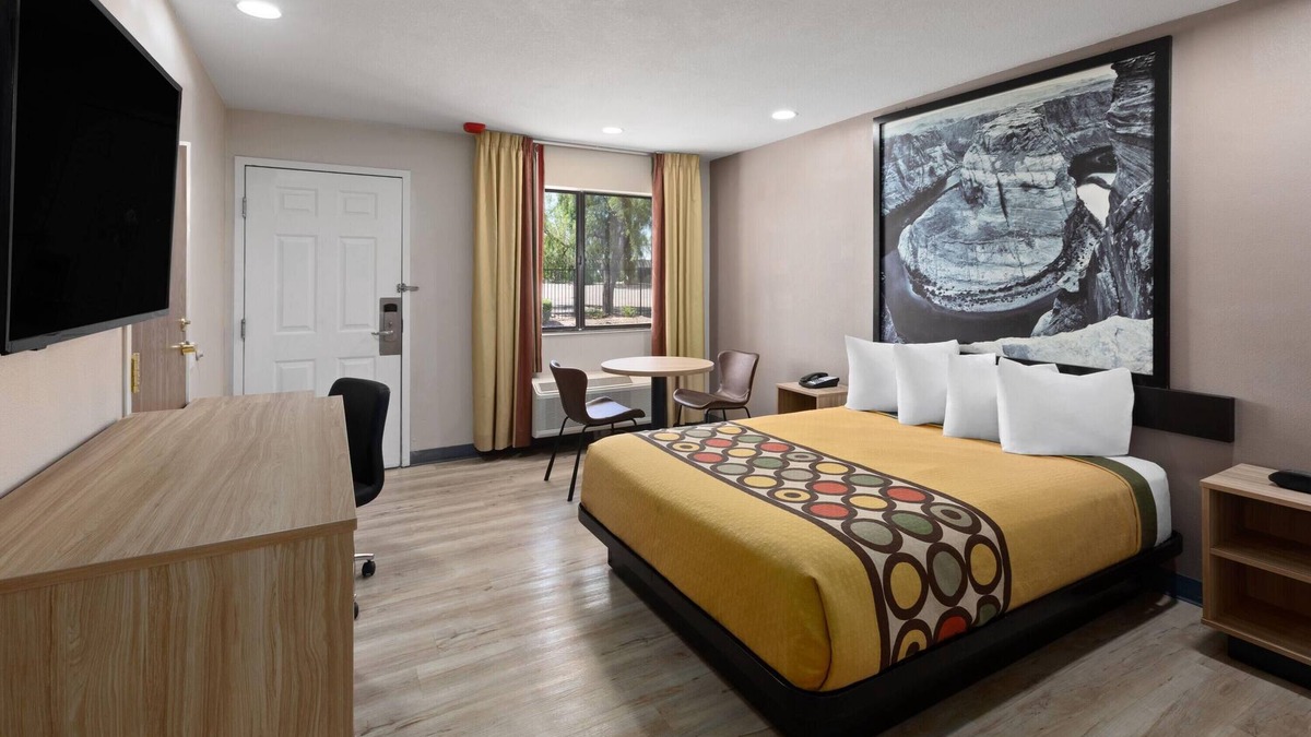 Tucson Hotel | Super 8 by Wyndham Tucson/Grant Road Area AZ
