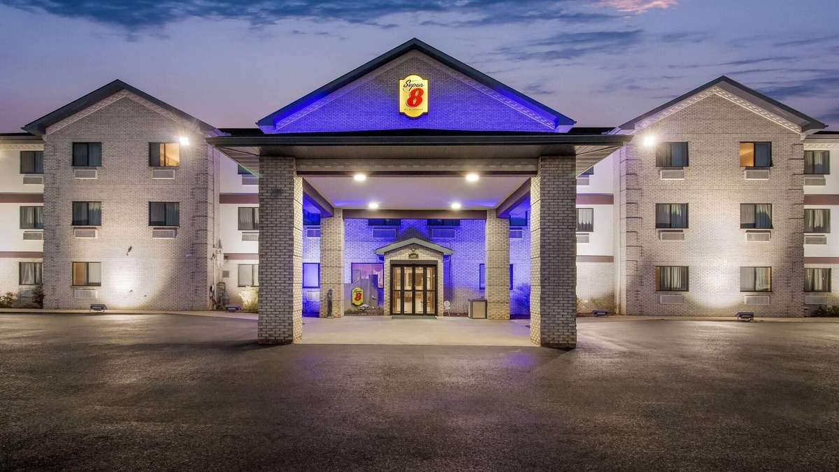 Uniontown Hotel | Super 8 by Wyndham Uniontown PA