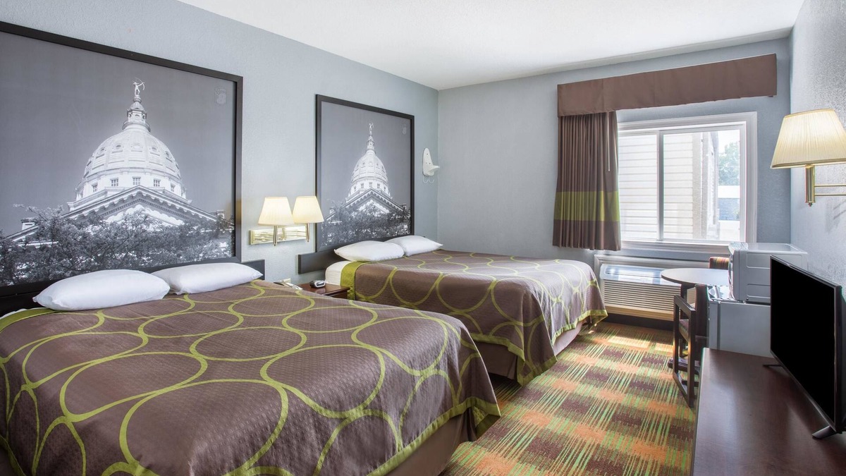 Sweet Springs Hotel | Super 8 by Wyndham Sweet Springs