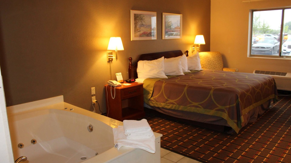 Valparaiso Hotel | Super 8 by Wyndham Valparaiso