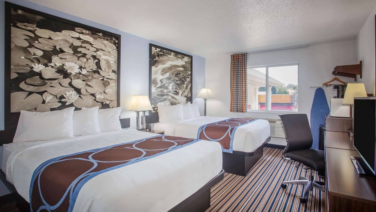 Washington Hotel | Super 8 by Wyndham Washington