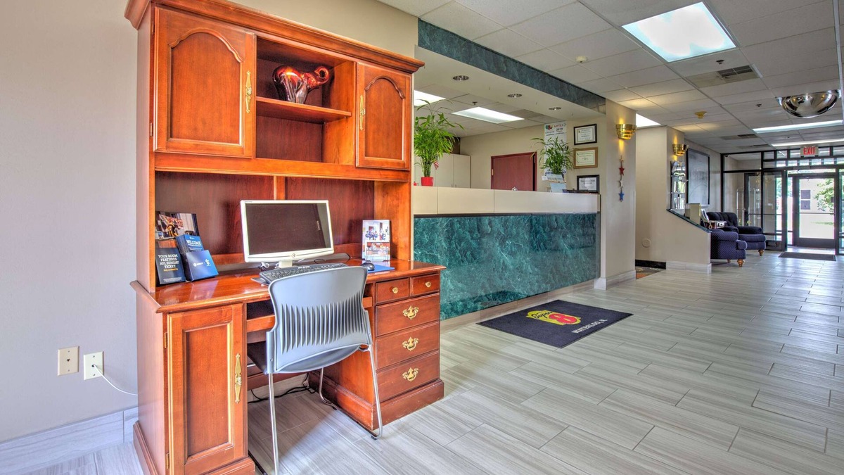 Waterloo Hotel | Super 8 by Wyndham Waterloo