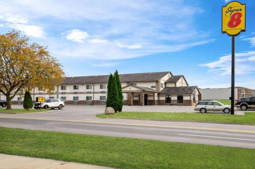 Waverly Hotel | Super 8 by Wyndham Waverly