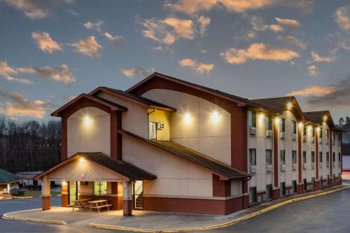 Waynesburg Hotel | Super 8 by Wyndham Waynesburg