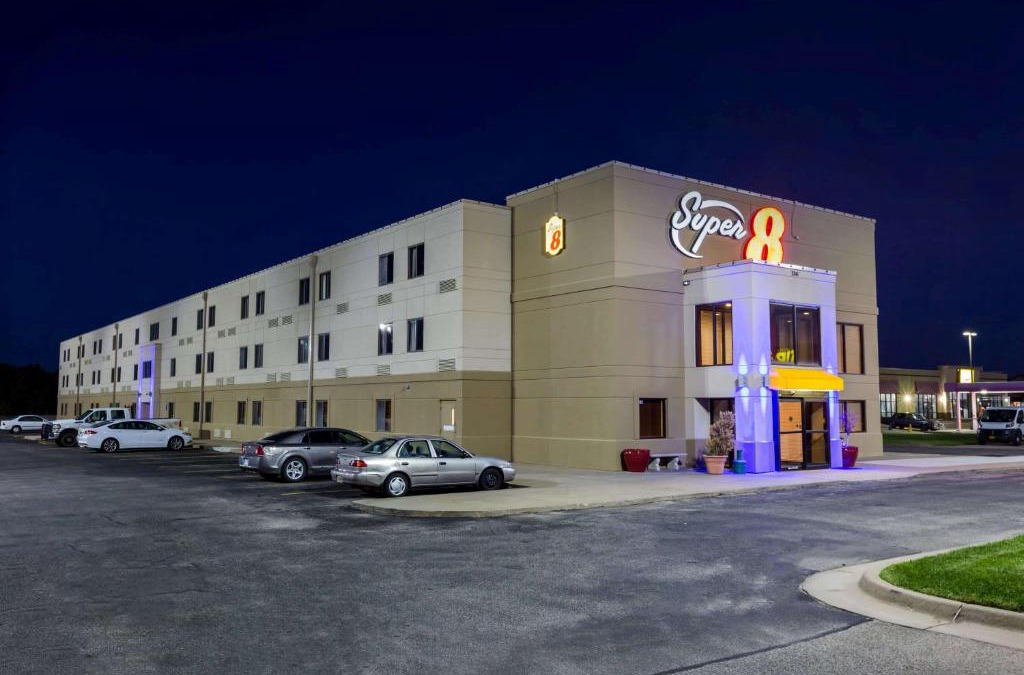 Greenwich Hotel | Super 8 by Wyndham Wichita North