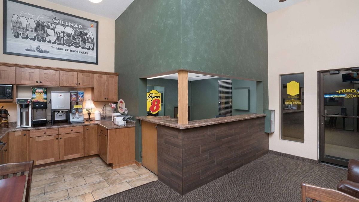 Willmar Hotel | Super 8 by Wyndham Willmar