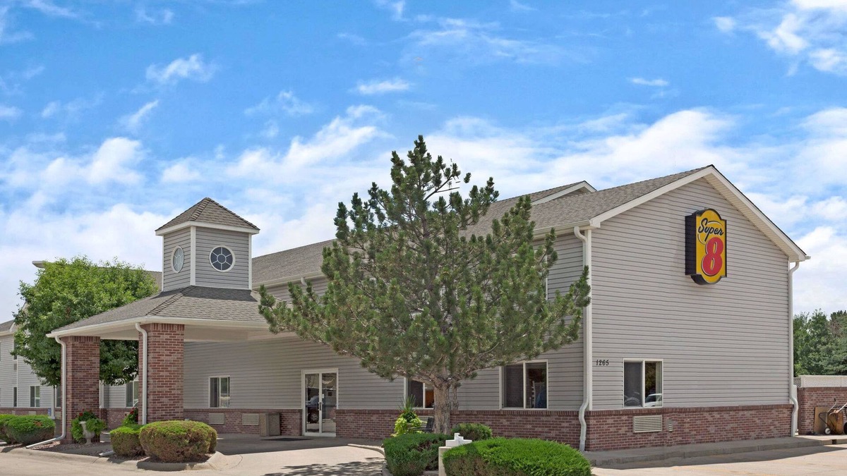 Windsor Hotel | Super 8 by Wyndham Windsor