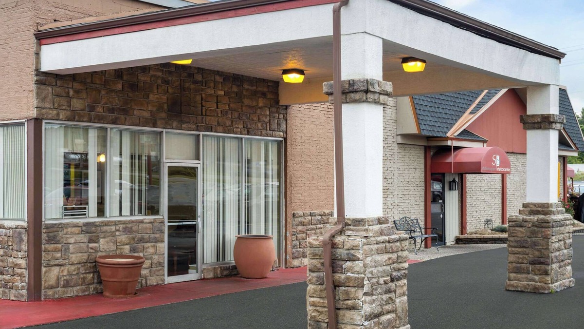 Youngstown Hotel | Super 8 by Wyndham Youngstown/Girard