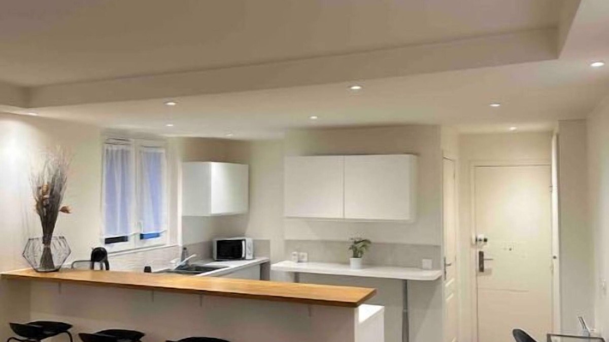Republique–Point-du-Jour Apartment | Super Appartement Refait à Neuf Beaucoup de Charme