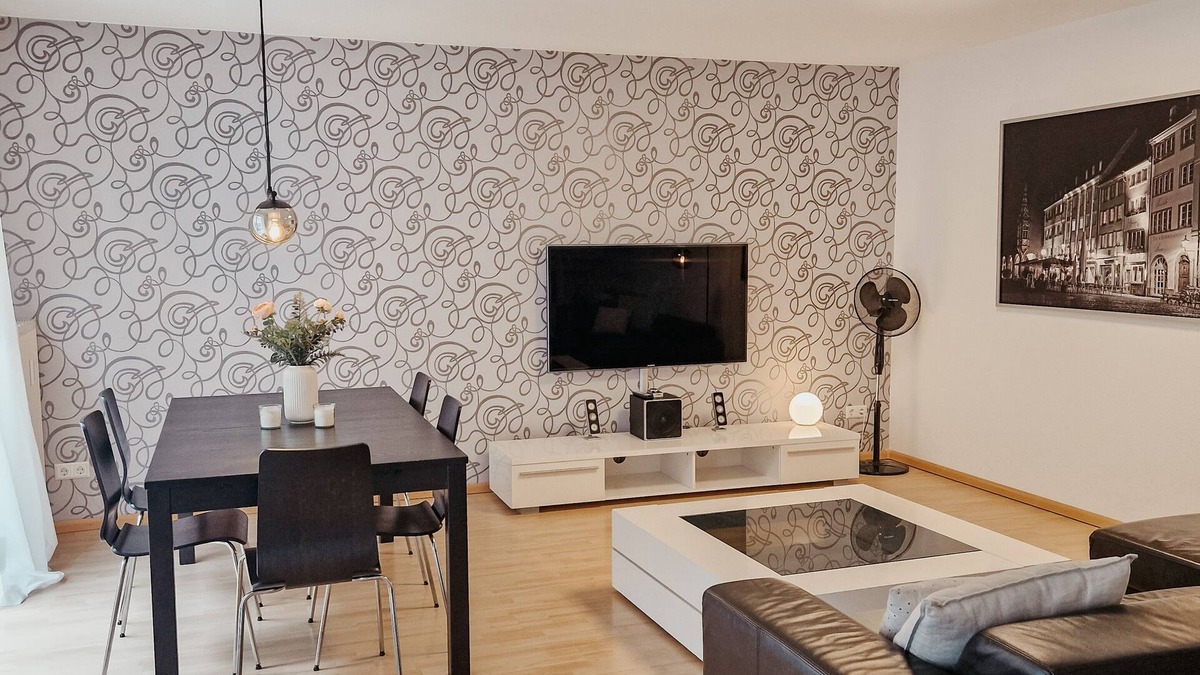 Freiburg im Breisgau Apartment | Super centrally located apartment with satellite TV and WiFi