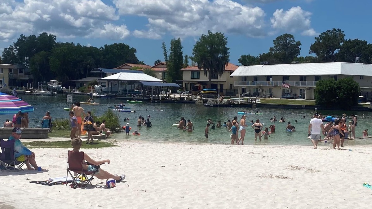 Crystal River House | Super Clean and Super Comfortable with boat ramp under half mile down the road.