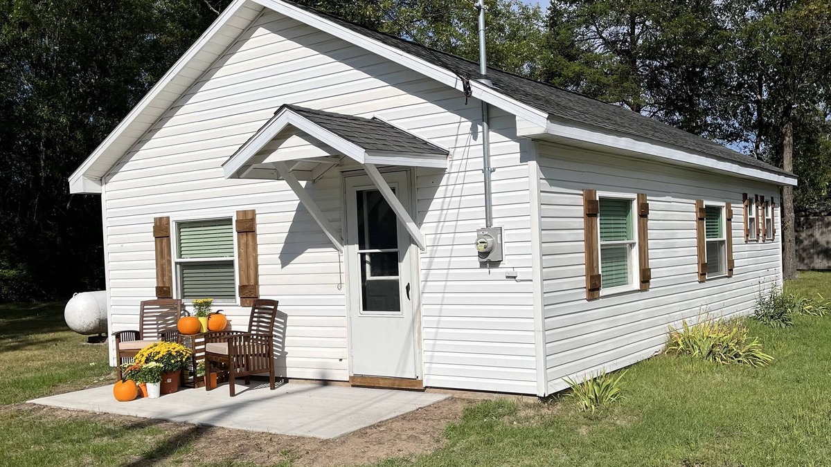 Mio Cabin | Super clean cabin near ORV trails & AuSable River, walking distance to town Mio.