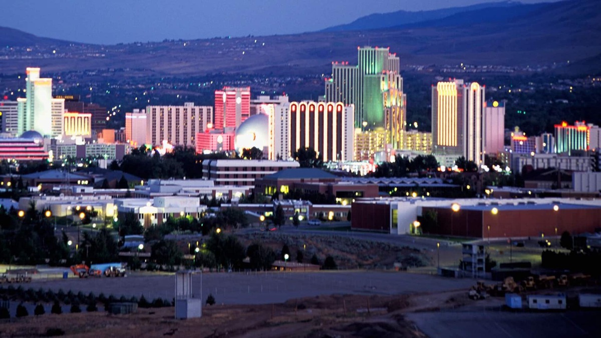 Reno Apartment | Super Clean Great Value APARTMENT MINS FROM DOWNTOWN RENO