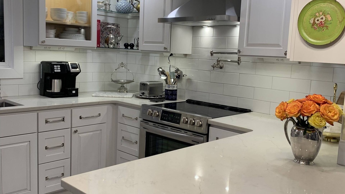 Cottage Grove House | Super clean Home, Hot Tub & Walk to Downtown Low FEES A+ Reviews