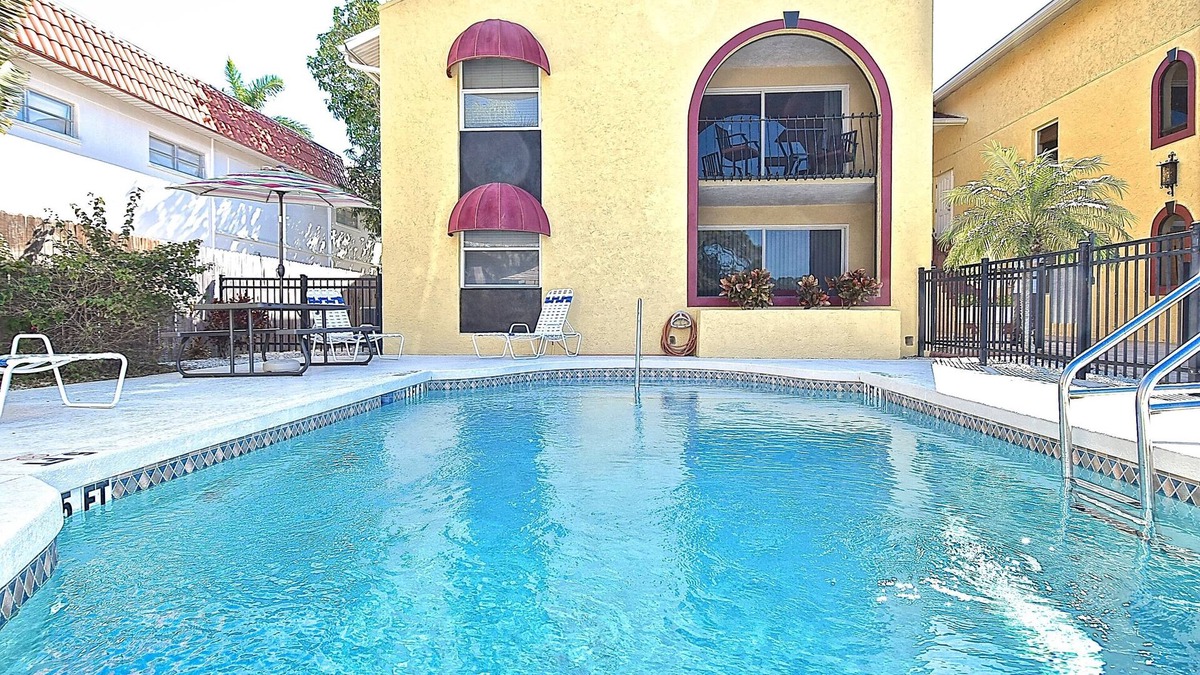 Sarasota Condo | Super Clean! Minutes to Siesta Key.