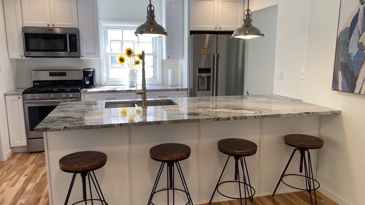 Harters Heights House | Super Clean Renovated/Steps to Stadium/Eddy St.