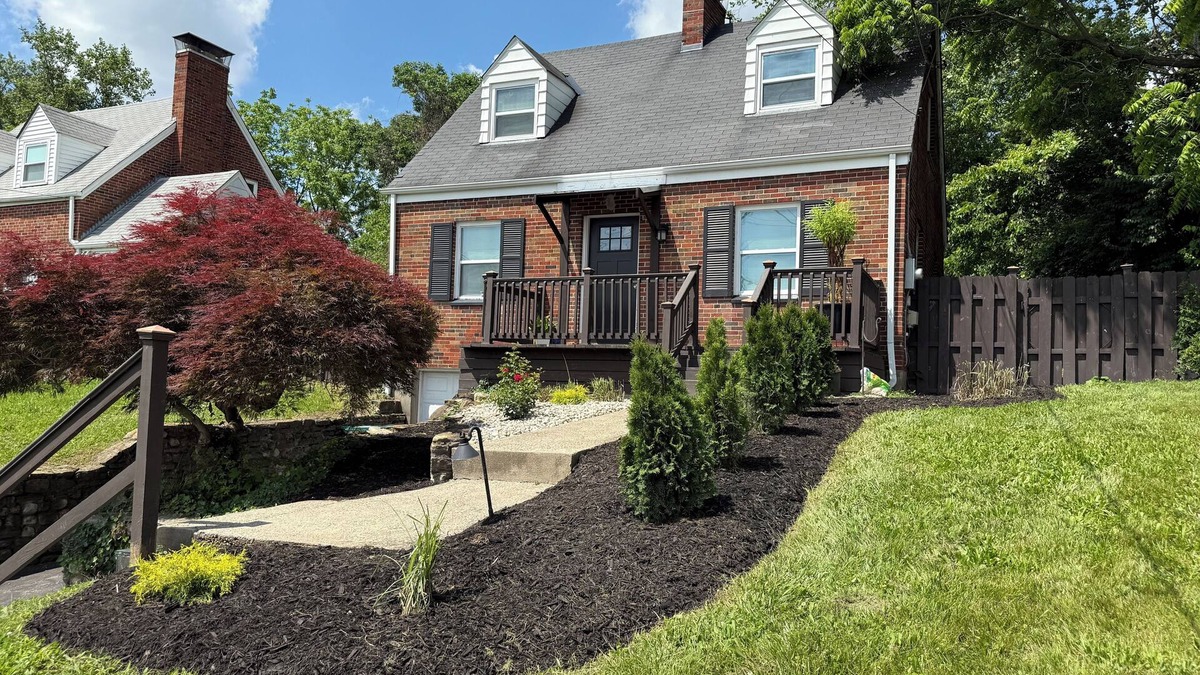 Fairfax House | Super Comfy Bungalow - Central Locale - Pet Friendly
