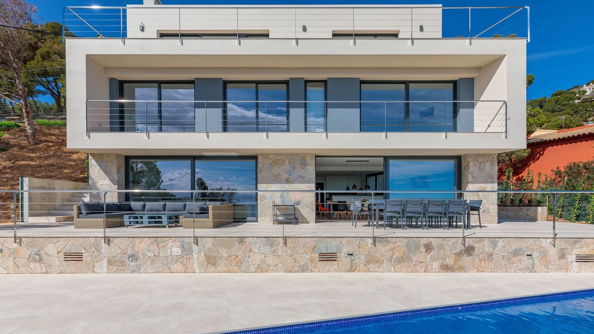 Tamariu Villa | Super-contemporary 5-bedroom architect-designed villa with exceptional sea view
