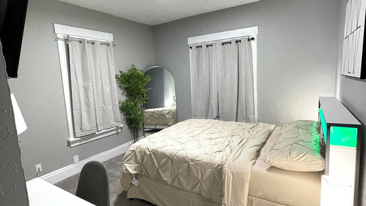 Olde Towne East House | Super Cozy, Chic & stylish spacious 3 bdr 2 story townhome