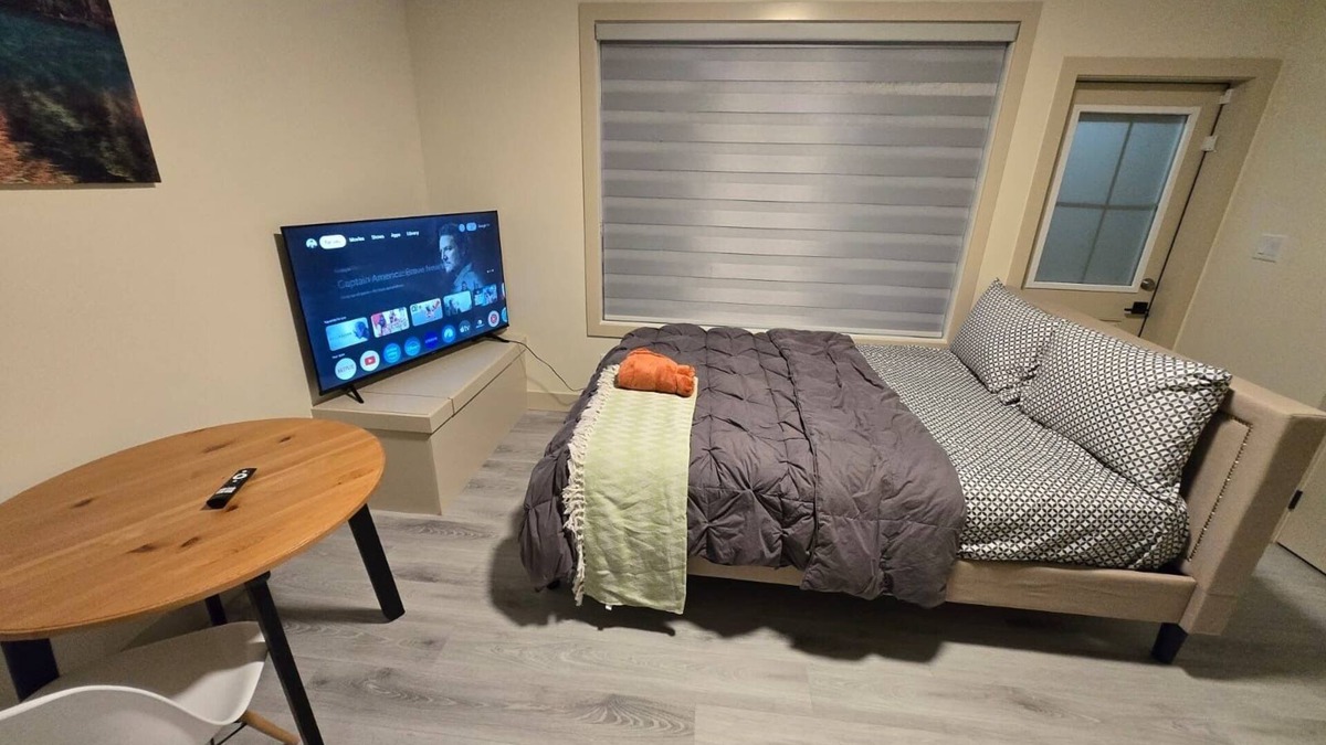 West Edmonton House | Super Cozy/Private Bachelor Pad in Serene Neighborhood