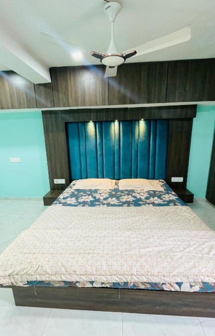 Udhna House | Super cozy room with Balcony/2-4 People/AC