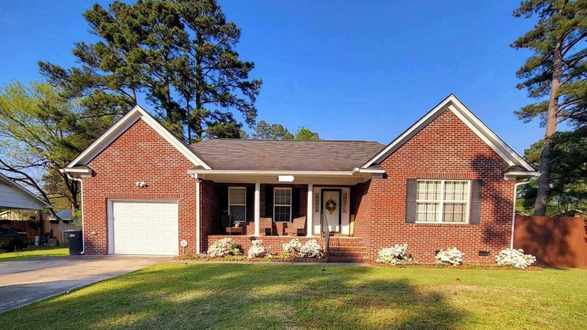 Pine Forest House | 🌟Super Cute & Comfy Charmer; Baby-Friendly; 7 miles to Ft Liberty🌟