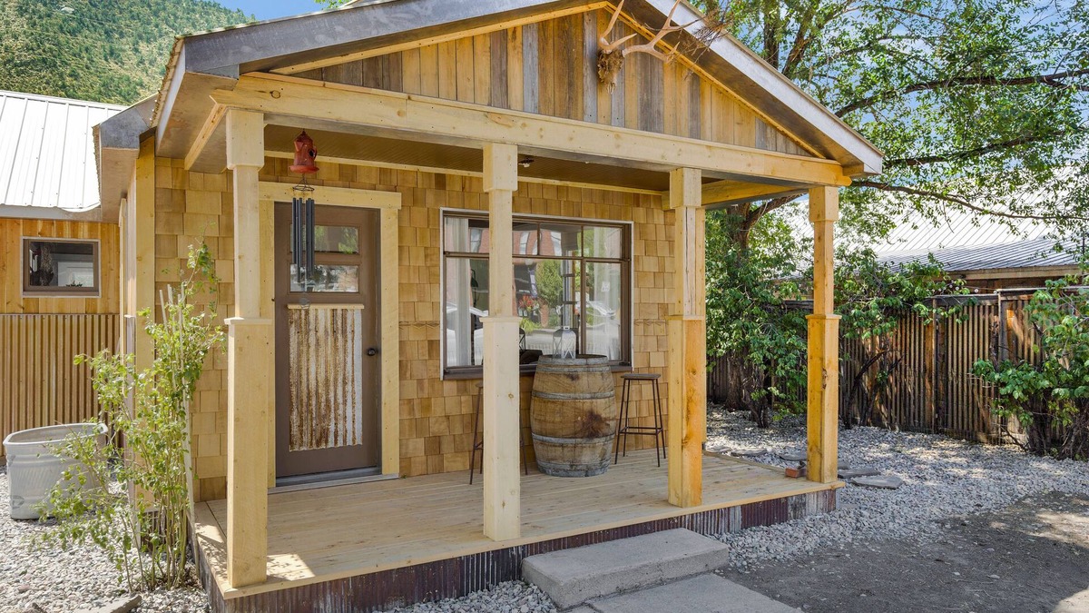 New Castle House | Super cute house in the heart of downtown New Castle!