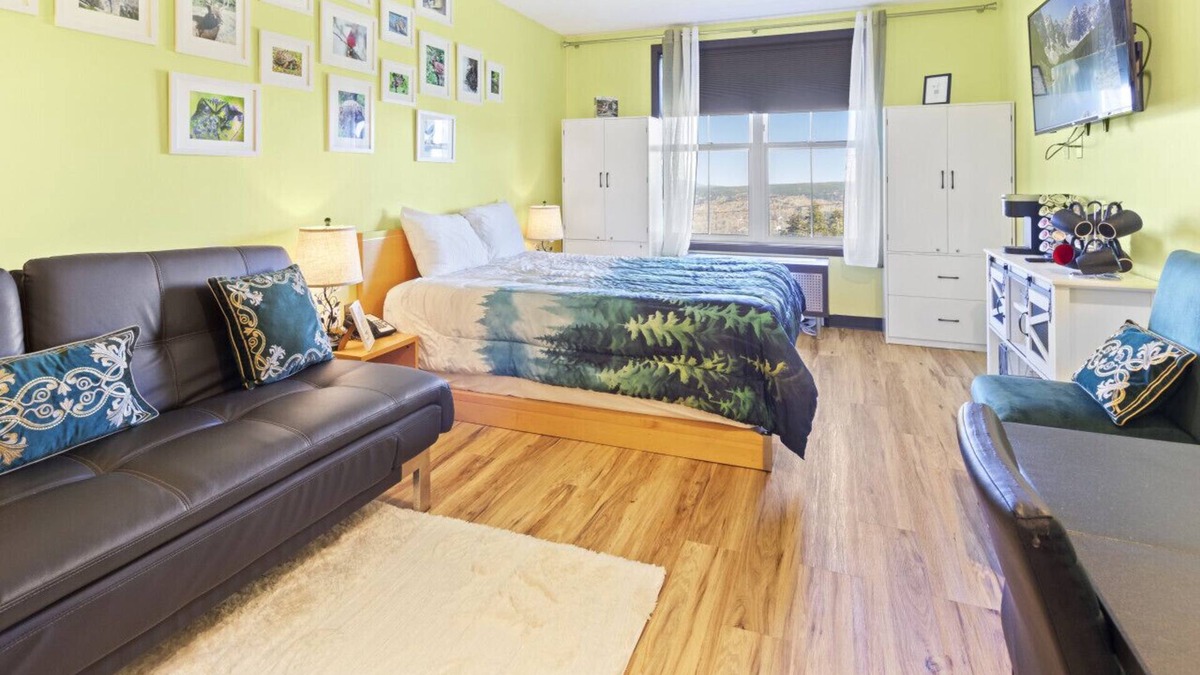 Snowshoe Apartment | Super Cute Studio Next To Ski Slope WiFi Village