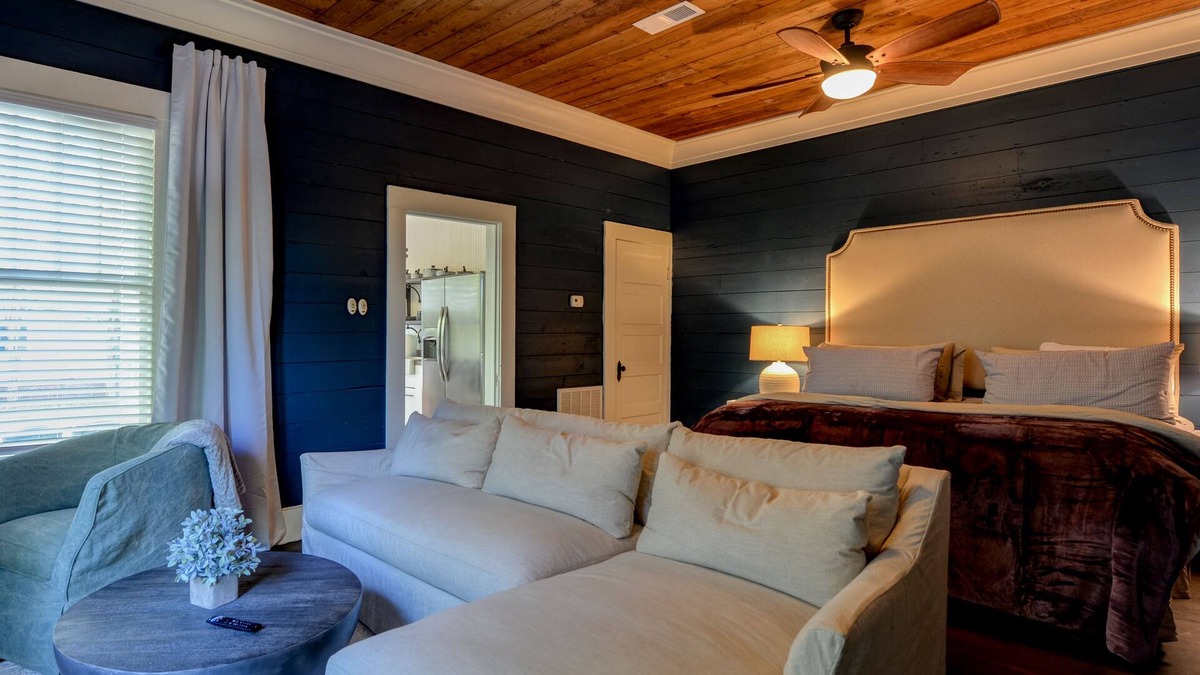 Starkville House | Super Cute Studio - New 2023 Football Rates!