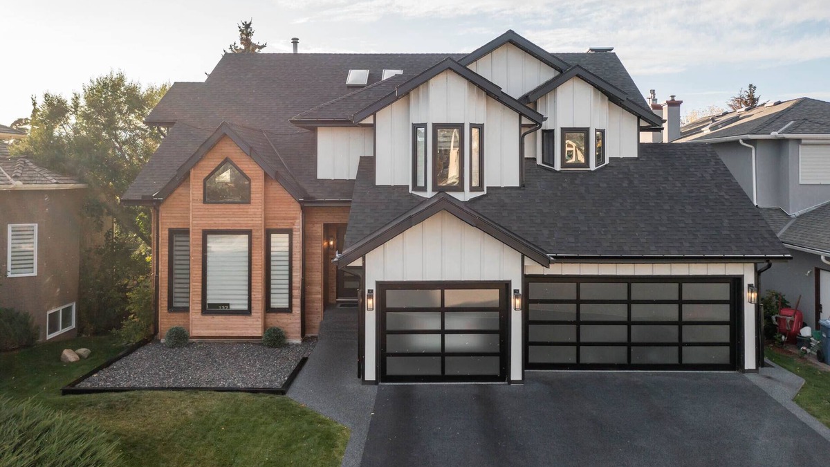 Southeast Calgary House | Super Fun House with Awesome Location. Perfect for large families.