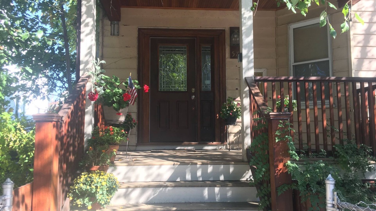 Dorchester Apartment | Super Location Boston 3 1/2,bd. Apt. Driveway Parking