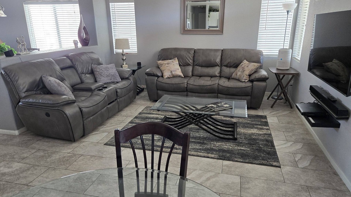 Silverado Ranch House | SUPER LOW RATES, GREAT BARGAIN* BEAUTIFUL 3 Bed CLOSE TO STRIP