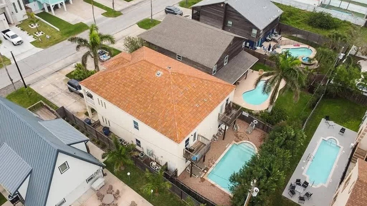 South Padre Island Apartment | Super near Beach *Cozy 4 plex * Pool *Sleep Many *
