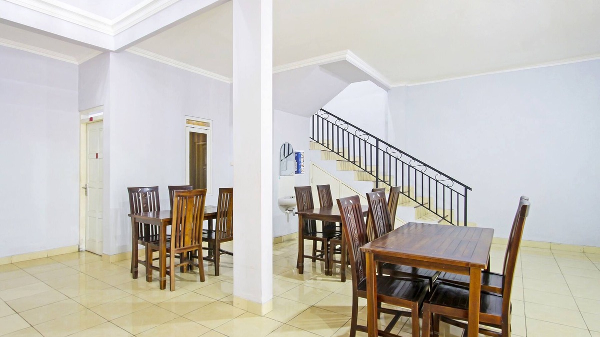 Depok Hotel | Super OYO 91315 Homestay Al Maidah