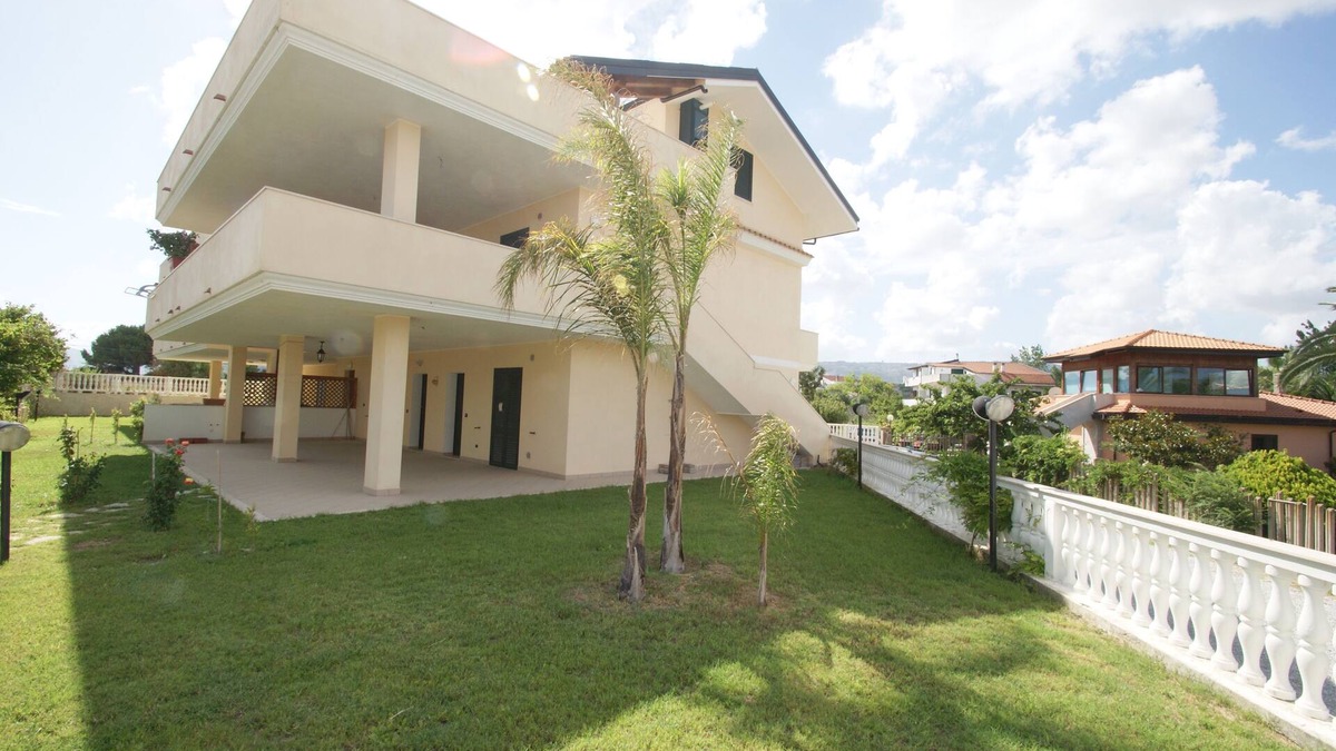 Briatico Apartment | super Penthouse just 50m from the beach