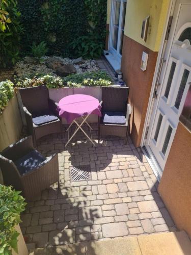 Nidderau Apartment | Super schöne Ferienwohnung Monteurunterkunft, Handwerkerwohnung, Nähe Hanau und Frankfurt