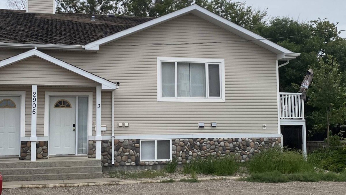 South Lethbridge Condo | Super South Side Apt. #3 - Close to Costco & College