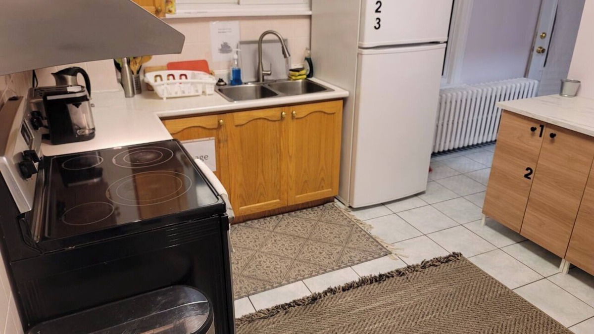Little Portugal House | Super Spacious Private room on top floor with balcony in downtown Toronto