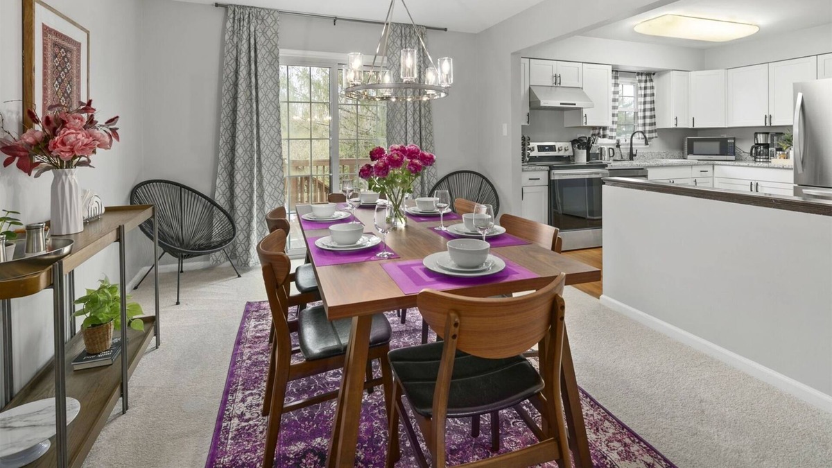 Countryside House | Super-Stylish 4BR Townhome in No VA. Fast WiFi, Roku TV, Fenced Backyard, 24.