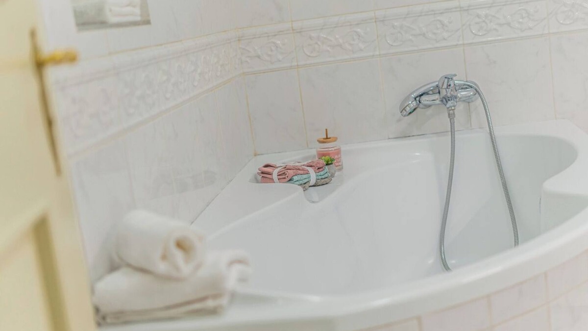 Mala Strana Apartment | Superb 2 Bedroom Apartment in Old Town Prague. Short Walk to Charles Bridge. K3