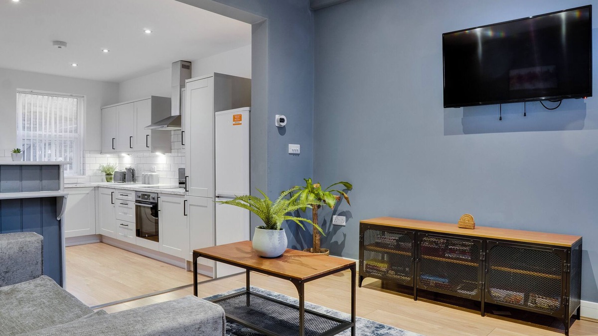 Birkenhead House | Superb 2 bedroom house - minutes to City Centre