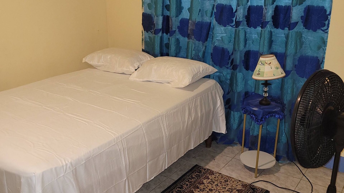 Yallahs Apartment | Superb 2-bedroom apartment in Aeolus Valley sleeps 7 people