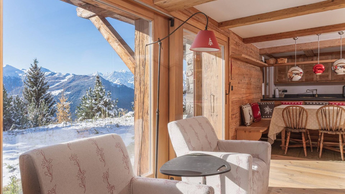 Verbier Apartment | Superb 3 bedroom apartment near Savoleyres with a magnificent view on the combins, on the first floo