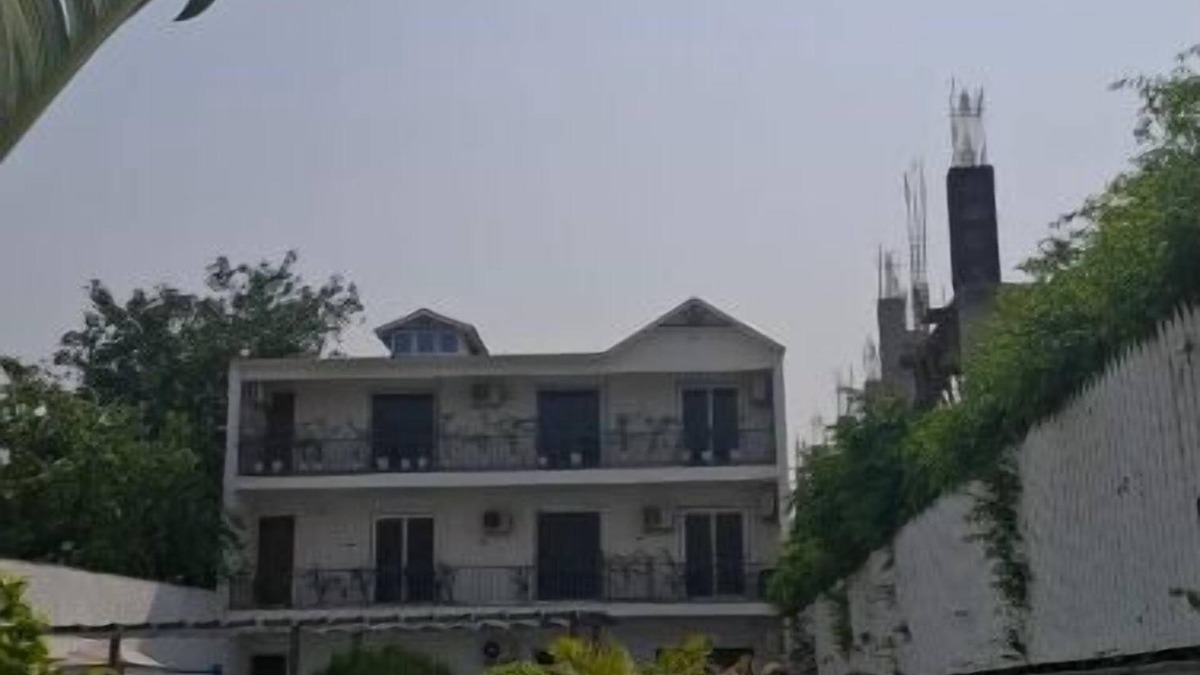 Noida House | Superb 5-bedroom house in Noida